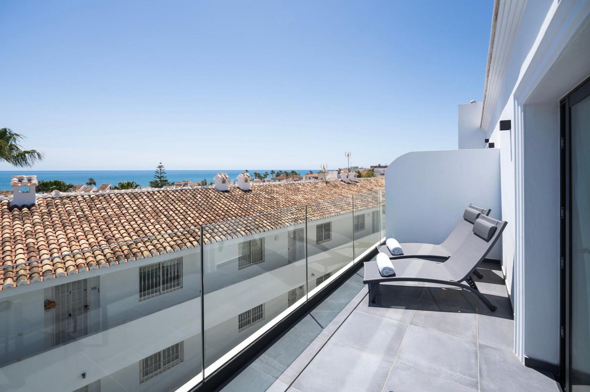 The Orange House Boutique Hotel And Upstairs Rooftop Bar Center Of La Cala De Mijas 100M From The Beach Exterior foto