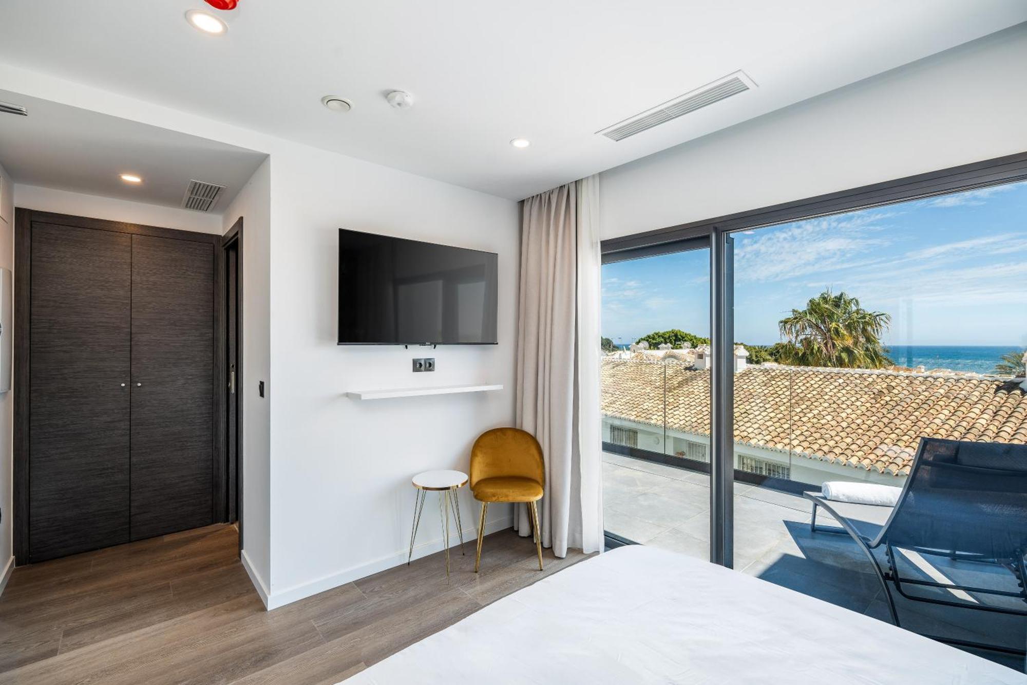 The Orange House Boutique Hotel And Upstairs Rooftop Bar Center Of La Cala De Mijas 100M From The Beach Exterior foto